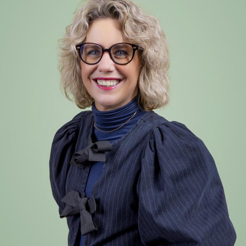 👋Even voorstellen: Iris, jouw stijladviseur bij Kruytzer! 👓✨